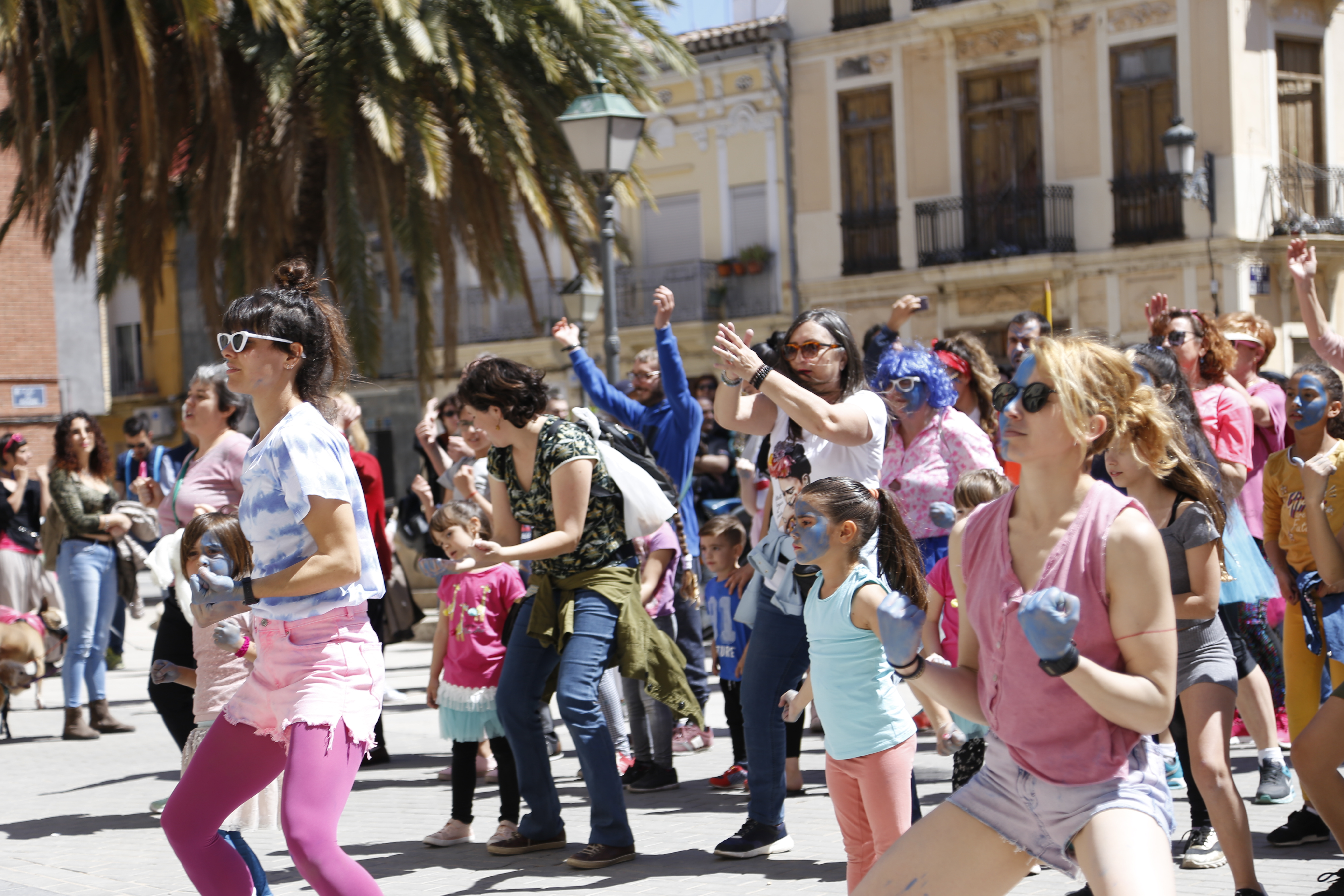 Poblats Marítims sale a la calle para celebrar con el TEM el Día Internacional de la Danza