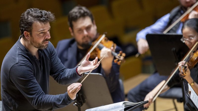 James Gaffigan debuta en Les Arts con ‘Un réquiem alemán’, de Brahms