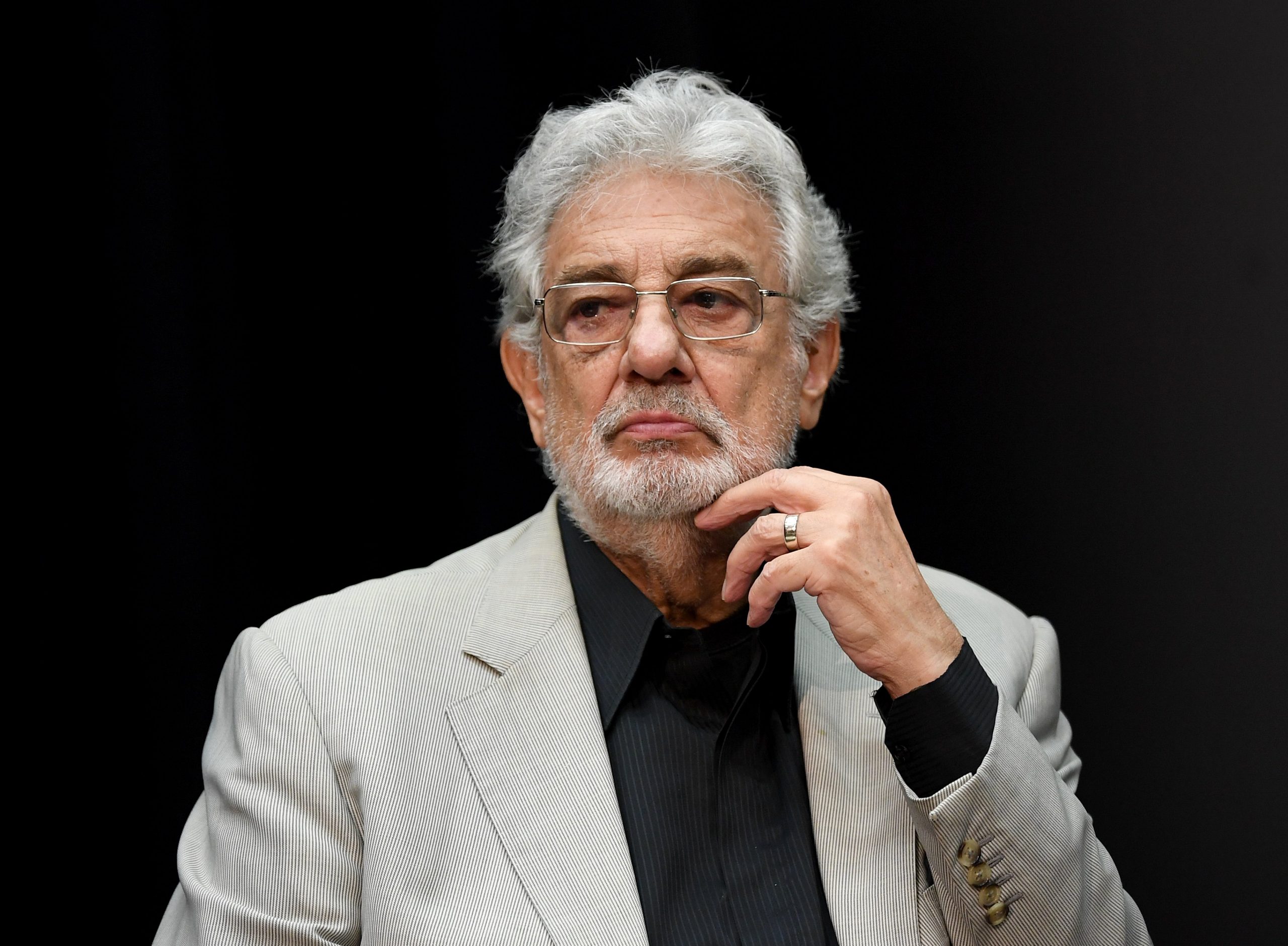 Plácido Domingo pide perdón