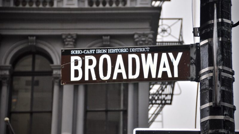 Broadway cierra el telón por el  coronavirus