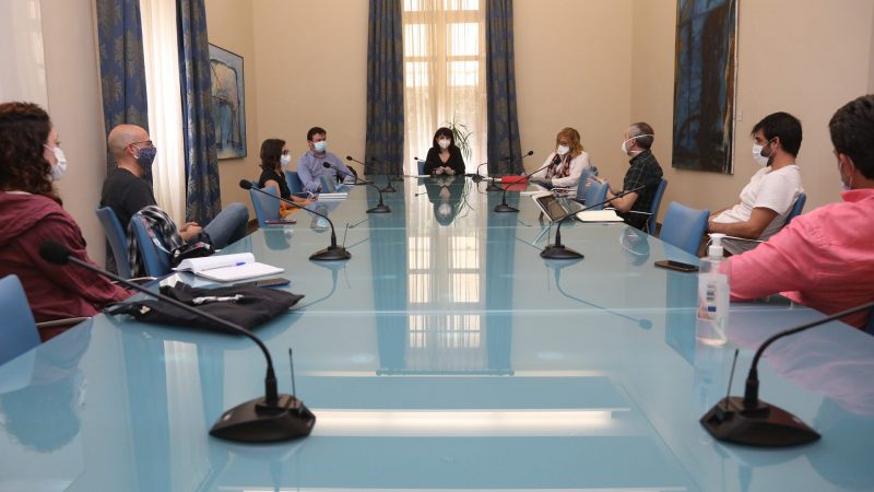 La Diputación de Alicante se compromete a estudiar medidas para reactivar el sector de las artes escénicas