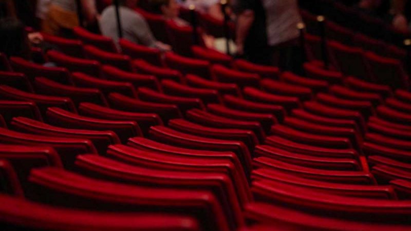 Madrid prevé abrir sus teatros en septiembre y reservará asientos gratis para sanitarios