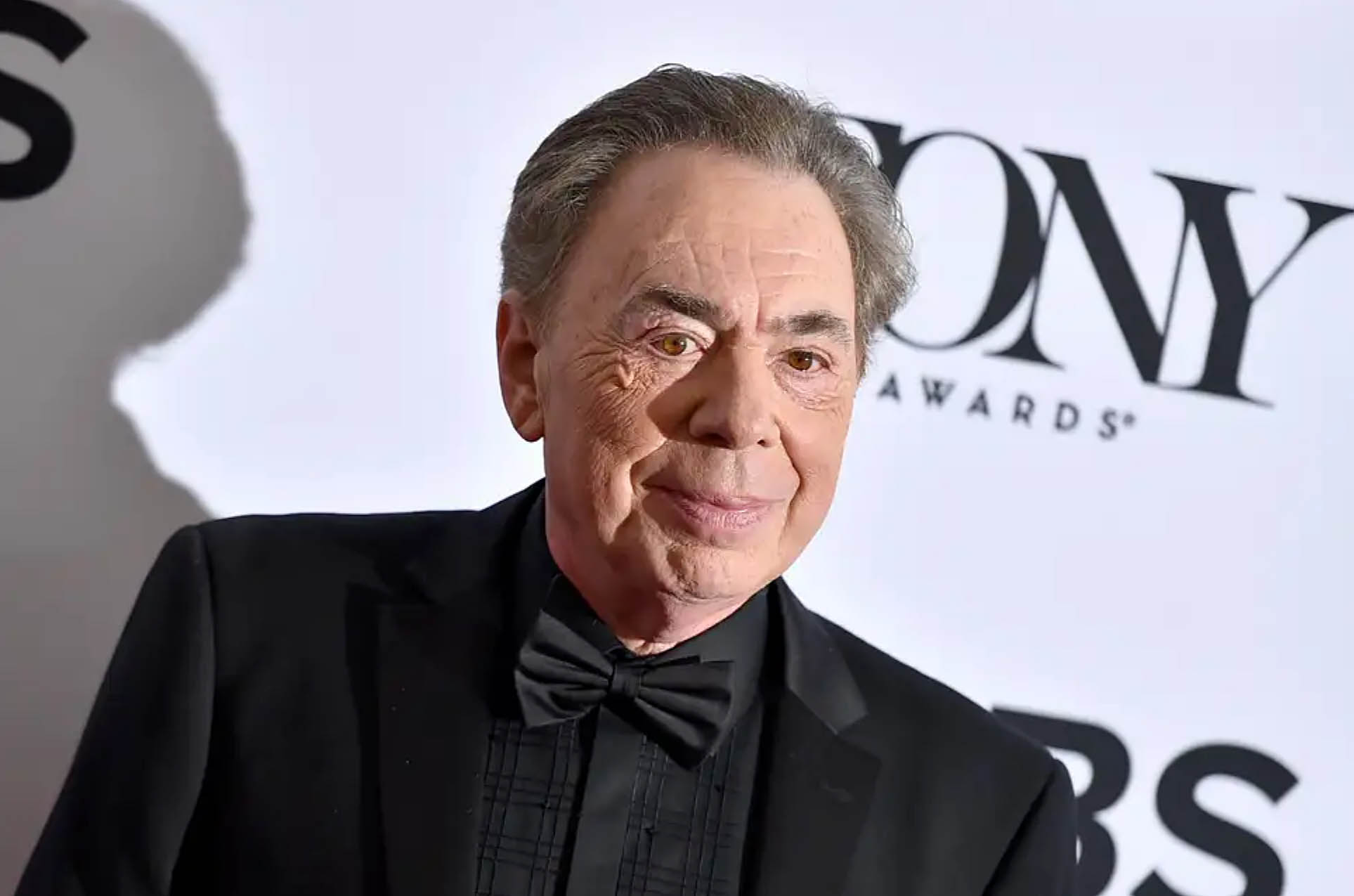 Andrew Lloyd Webber revela que el gobierno sugirió que los musicales regresen “sin cantar”