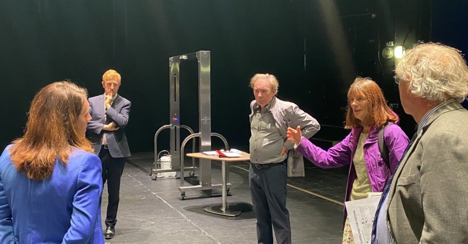 Oliver Dowden se reúne con Andrew Lloyd Webber en el London Palladium para ver medidas de seguridad