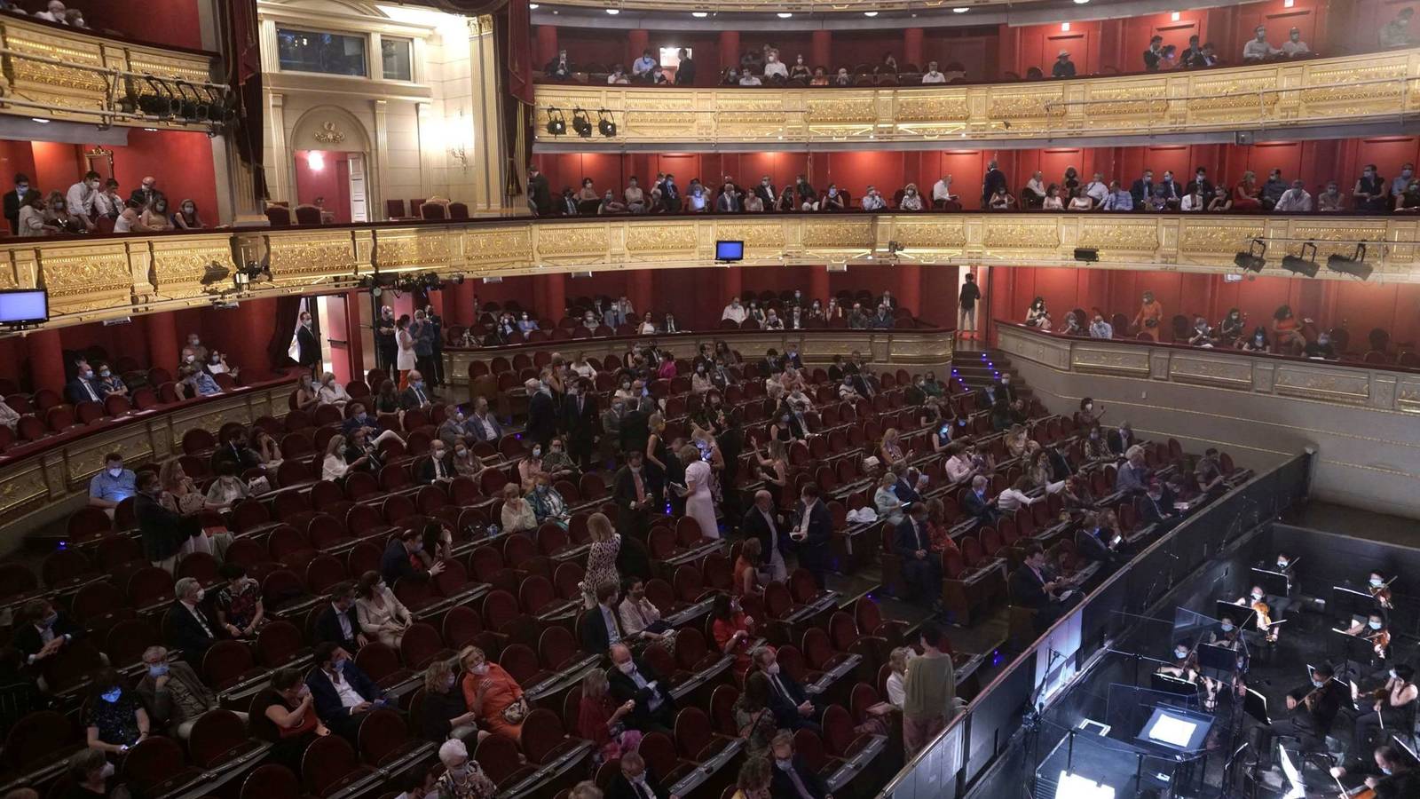 Madrid impone una butaca libre en teatros y cines tras la polémica del Teatro Real