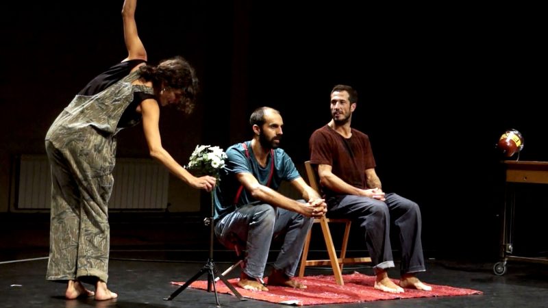 “ENTRAÑAS CON PATAS” – Teatro Círculo