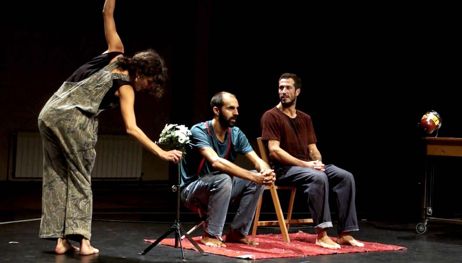 “ENTRAÑAS CON PATAS” – Teatro Círculo