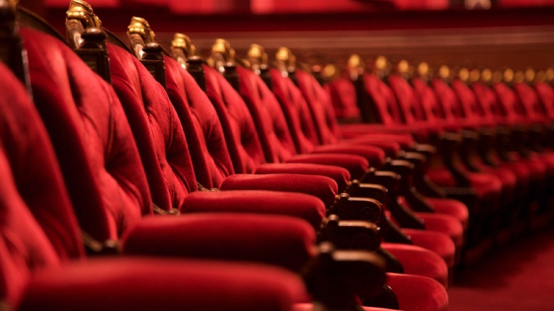 Salas de teatro públicas y privadas acuerdan mantener su actividad
