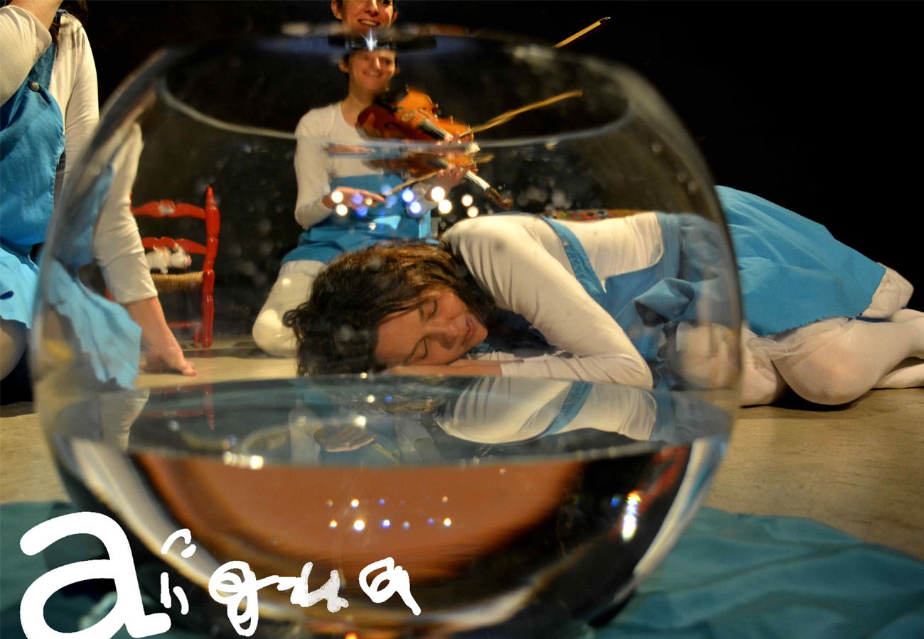 La Sala L’Horta presenta “Aigua”, una obra de teatro gestual y de objetos dirigida a bebés