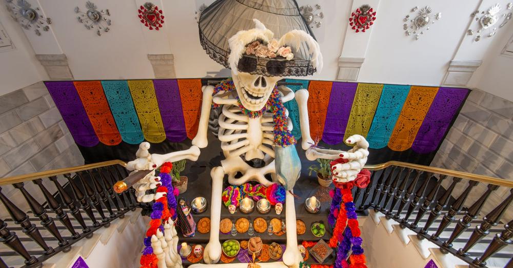 La Casa de México instala el Altar de muertos 2021 con visita gratuita