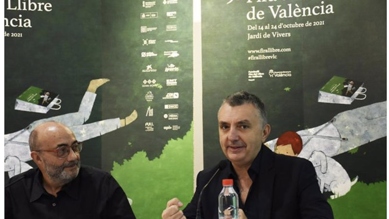 MANUEL VILAS LLENA DE “BESOS” LA FIRA DEL LLIBRE DE VALÈNCIA