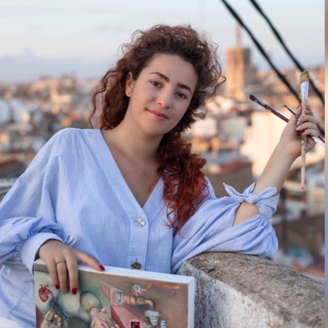 Aleksandra Istorik, joven artista rusa asentada en Valencia, seleccionada para exponer esta semana en Art Capital 2022, una de las Ferias de Arte más prestigiosas de París