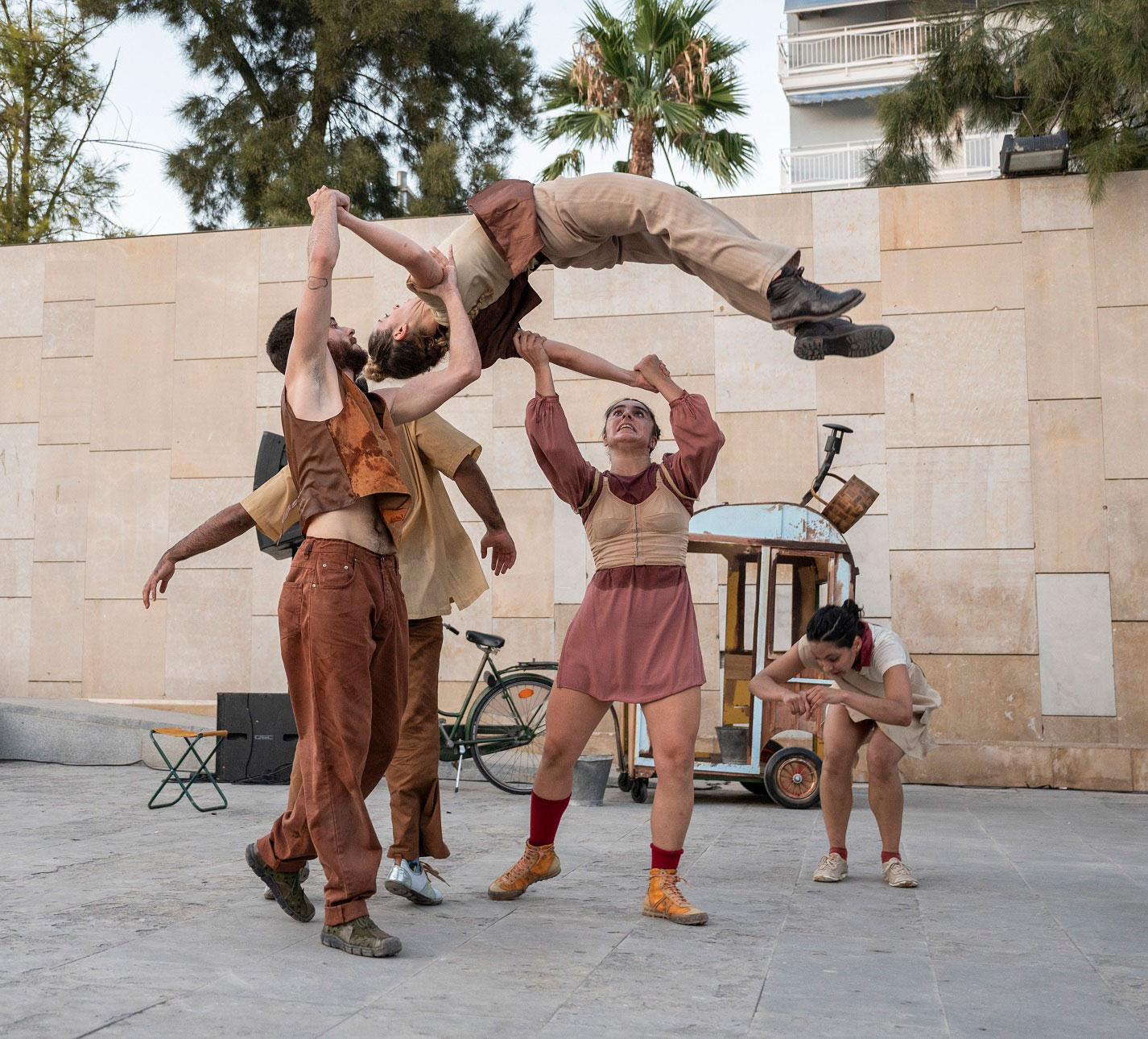 Dansa València y el Teatre Escalante acercan al público joven a la danza contemporánea