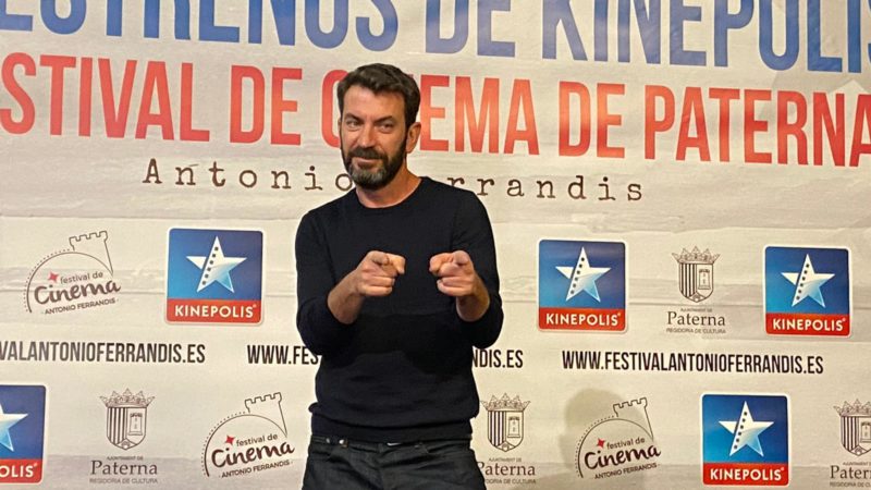 ARTURO VALLS PRESENTA EN VALENCIA EL REGRESO DE LA MÍTICA “CAMERA CAFÉ”: “LA IDEA DE HACER UNA PELÍCULA SIEMPRE ESTUVO AHÍ DESDE QUE ACABÓ LA SERIE”