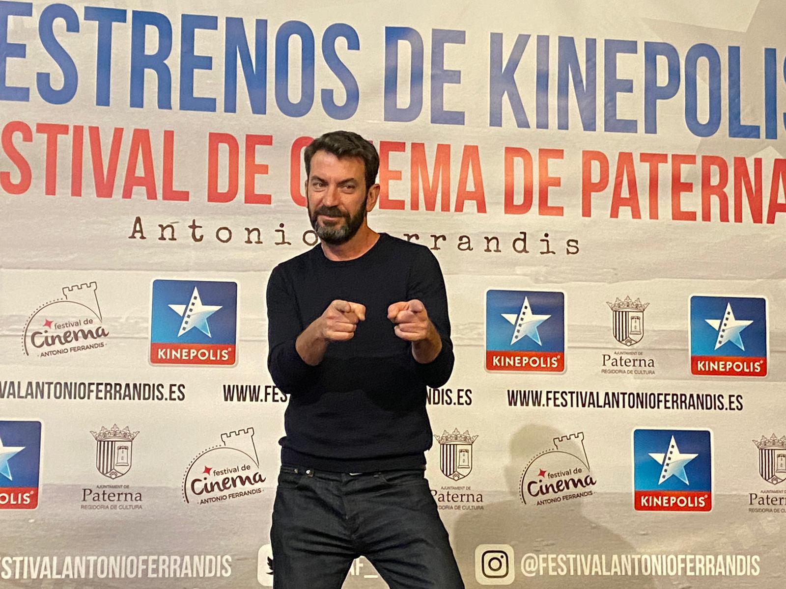 ARTURO VALLS PRESENTA EN VALENCIA EL REGRESO DE LA MÍTICA “CAMERA CAFÉ”: “LA IDEA DE HACER UNA PELÍCULA SIEMPRE ESTUVO AHÍ DESDE QUE ACABÓ LA SERIE”