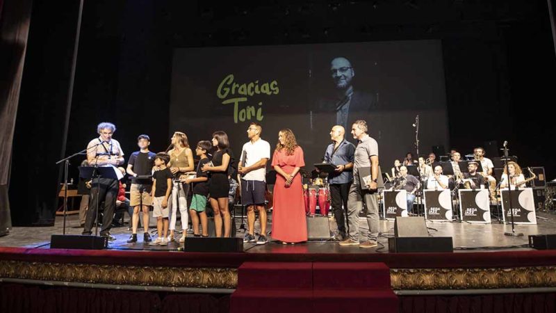 El Palau de la Música recibe reconocimiento por impulsar el concierto homenaje a Toni Belenguer en el festival de jazz