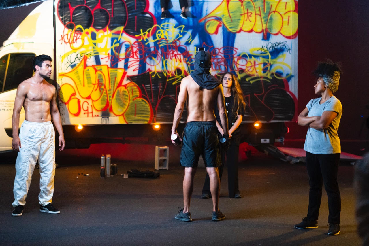 El baile vogue y el arte urbano se conjugan en una acción efímera en La Mutant