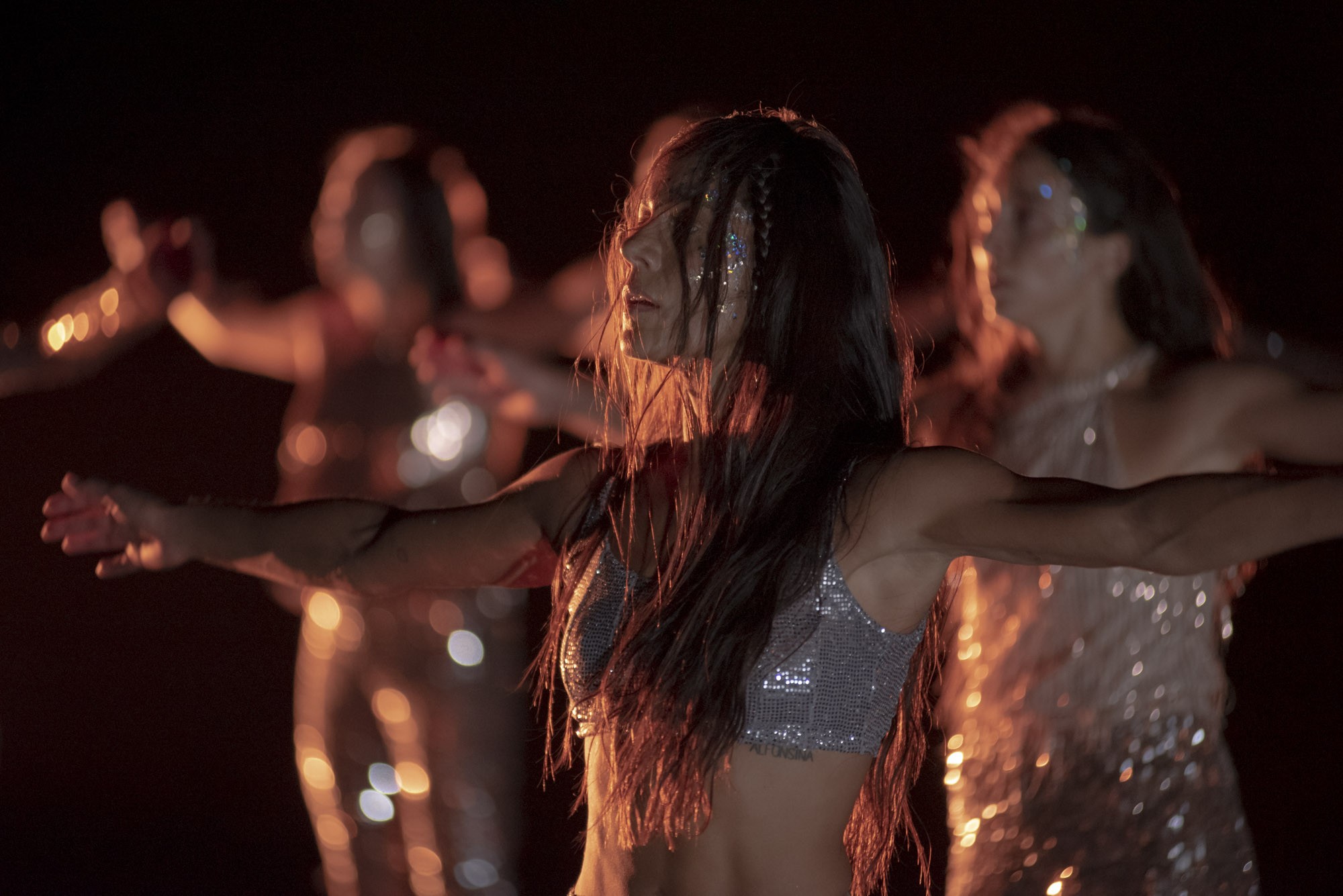 La coreógrafa brasileña Poliana Lima presenta en el TEM un espectáculo de danza basado en el sonido de los cuerpos de sus 12 bailarinas