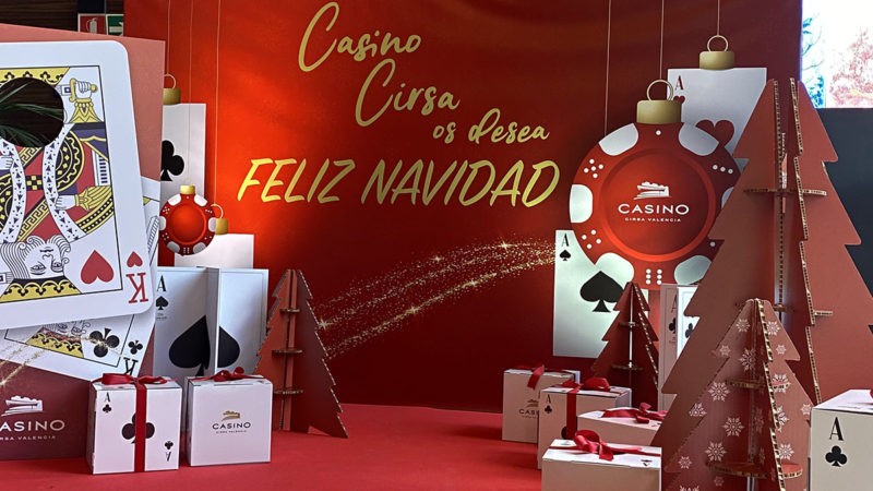 Casino CIRSA Valencia da la bienvenida a sus visitantes con una decoración de Navidad sostenible