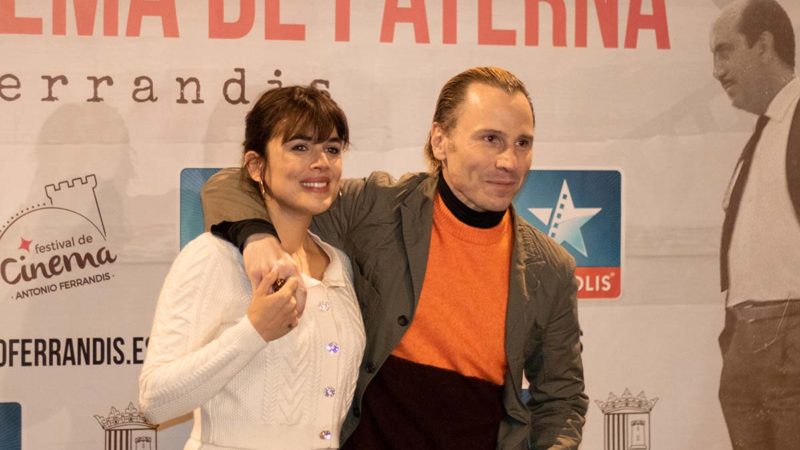 Adriana Ugarte y Rubén Ochando presentan en Valencia “LOBO FEROZ”, una película  “𝘘𝘜𝘌 𝘚𝘌 𝘔𝘜𝘌𝘝𝘌 𝘌𝘕𝘛𝘙𝘌 𝘛𝘐𝘕𝘐𝘌𝘉𝘓𝘈”