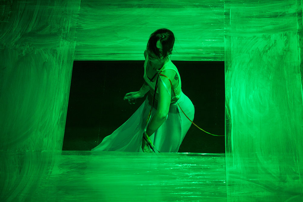 Dansa València se instala en La Mutant con una revisitación contemporánea del folklore y un híbrido de danza, luz y música en directo