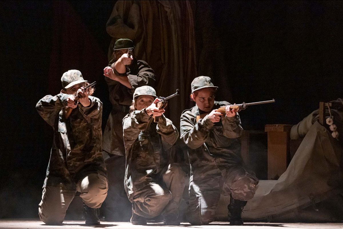“La Mare Coratge”, adaptación valenciana del clásico de Bertol Brecht, en el Teatre Micalet