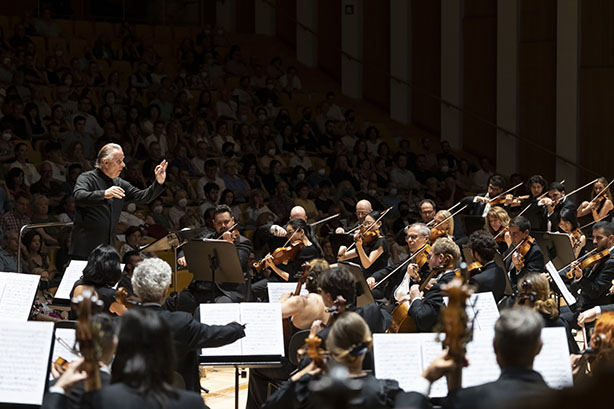 La Orquestra de la Comunitat Valenciana interpreta a Mahler y Shostakóvich bajo la dirección de Sir Mark Elder