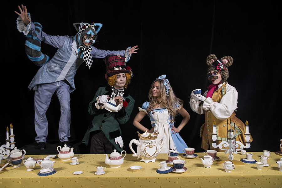 La Sala L’Horta propone celebrar las fiestas navideñas en familia con una adaptación musical de las aventuras de Alicia creadas por Lewis Carroll