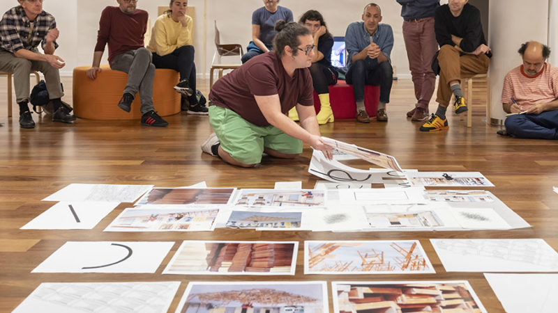 Norberto Llopis traduce a performance los textos de la poeta de vanguardia Gertrude Stein en La Mutant