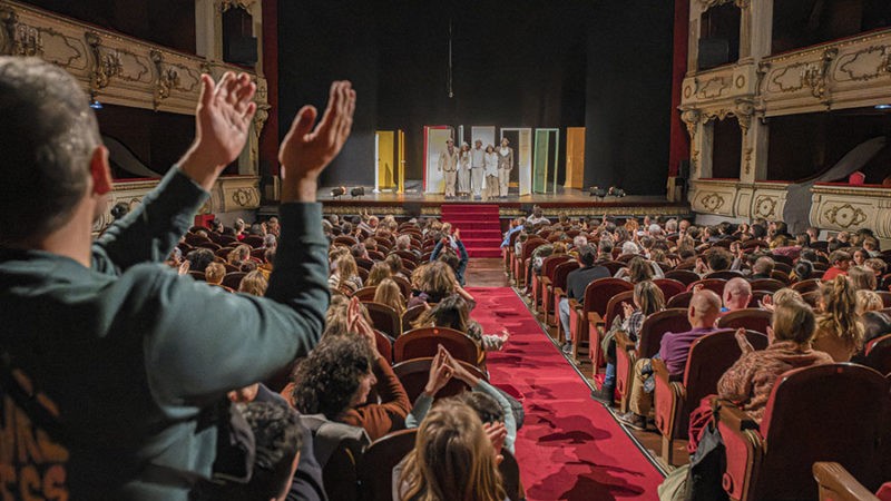 Más de 15.000 personas disfrutan de las funciones del Escalante durante el primer trimestre de la temporada