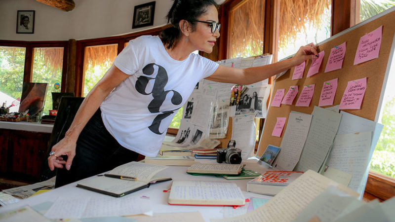La periodista mexicana Lydia Cacho presenta su libro más íntimo en una conversación en el TEM con Mariola Cubells