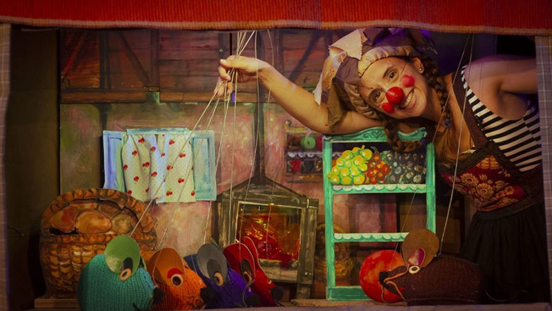 La Sala L’Horta fomenta la lectura desde la primera infancia con el espectáculo de títeres y clown “Ratolins de colors”