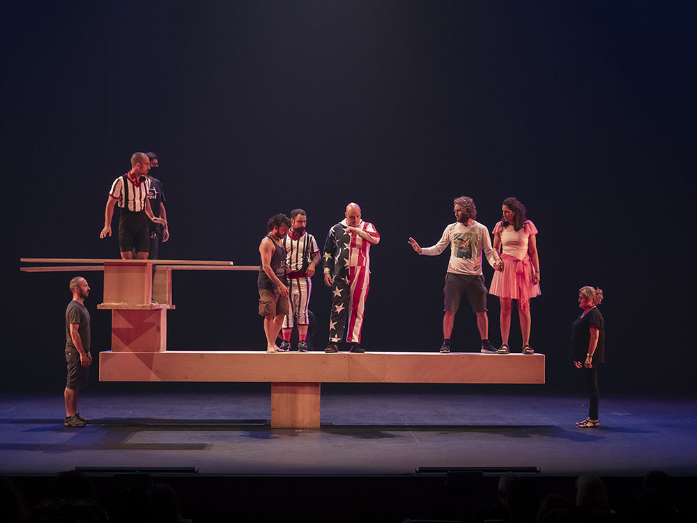 El Escalante rompe barreras con el circo inclusivo y multidisciplinar de ‘De tu a tu’ en el Teatro Principal