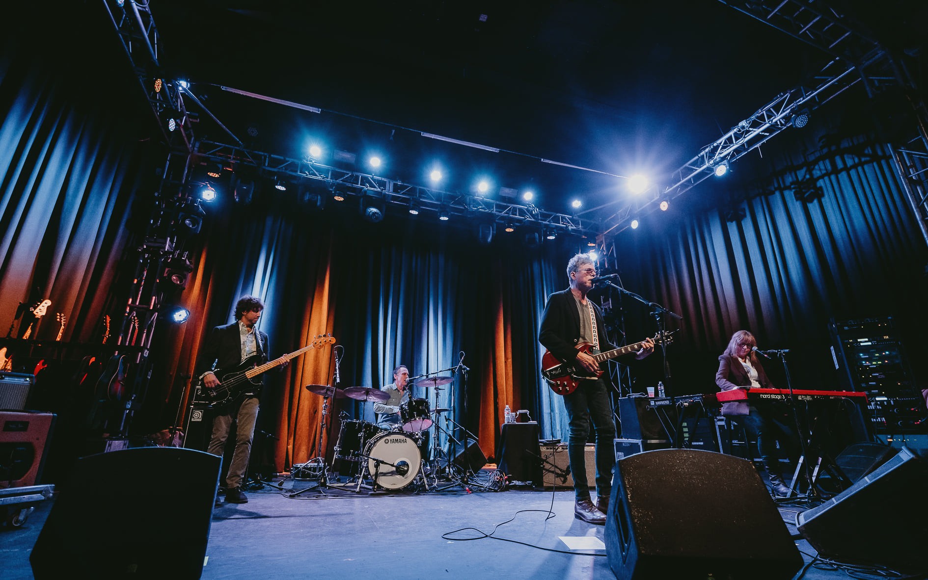 EL FOLK LEGENDARIO Y GLORIOSO DE THE JAYHAWKS REGRESA A VALENCIA