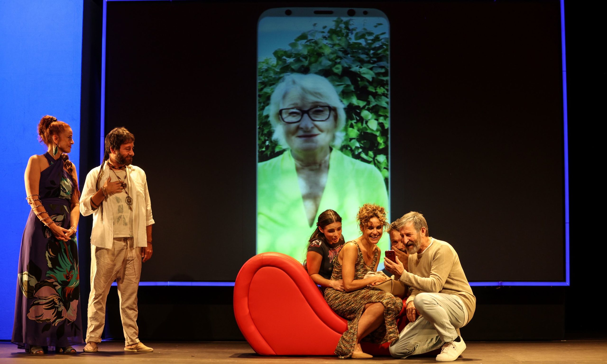 El Institut Valencià de Cultura presenta en el Teatro Rialto la comedia ‘Consciència’, de la compañía alcoyana La Dependent