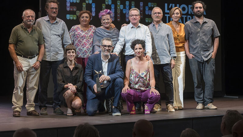 La compañía L’Horta Teatre cierra su 50ª aniversario rodeada de compañeros de profesión y representantes institucionales de las artes escénicas valencianas