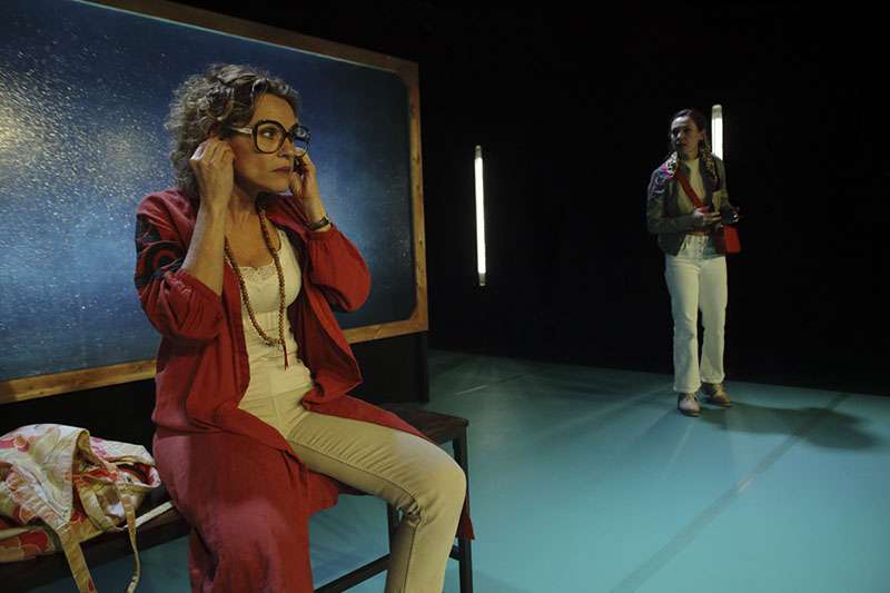 La Sala L’Horta propone una comedia sobre la maternidad contemporánea y un espectáculo inmersivo para primera infancia con burbujas de jabón