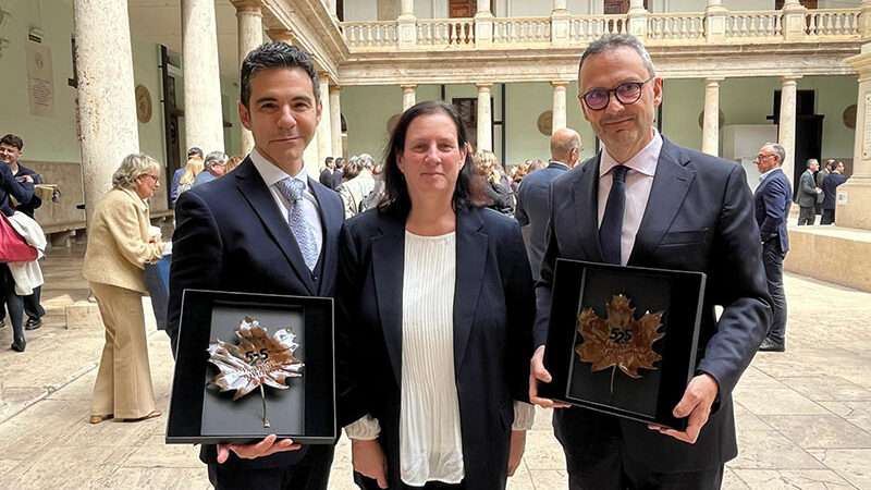 El Institut Valencià de Cultura recibe una distinción de la Universitat de Valencia como reconocimiento a su labor cultural