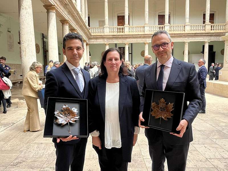 El Institut Valencià de Cultura recibe una distinción de la Universitat de Valencia como reconocimiento a su labor cultural