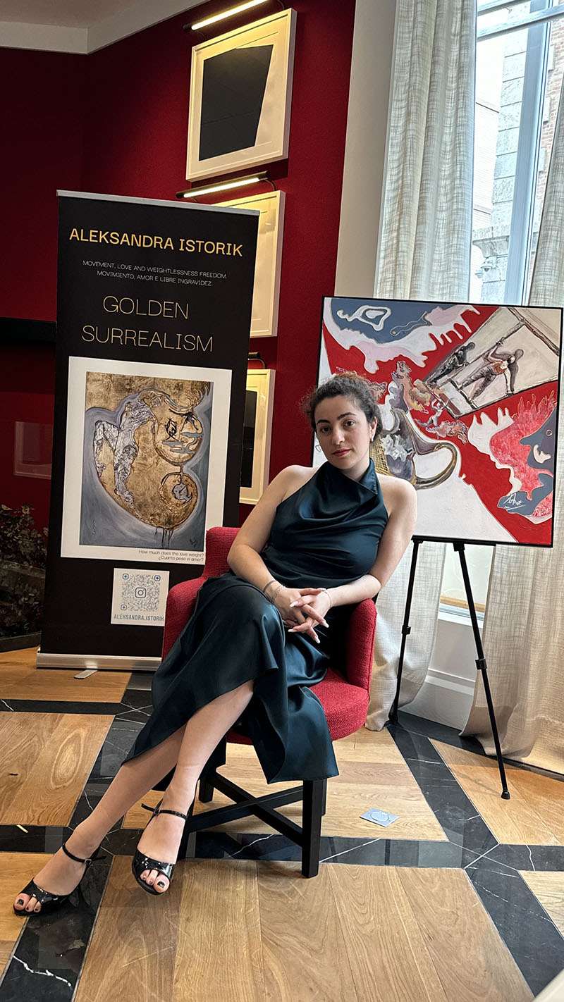 ‘Dorando la realidad’: Aleksandra Istorik lleva el arte en vivo al Hotel Estimar, en el corazón de Valencia