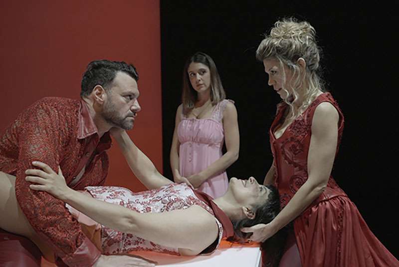 Seducción, techos de cristal o edadismo en la versión de ‘Las amistades peligrosas’ que el Teatre Rialto