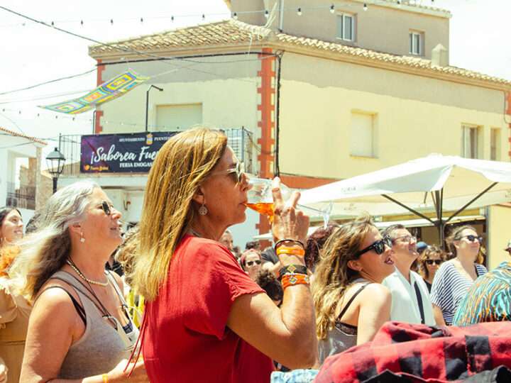 Tierra Bobal Fest presenta la programación del Mercado Gastro(Arte)Sano, que contará con un concierto de Josh Rouse en Villagordo del Cabriel