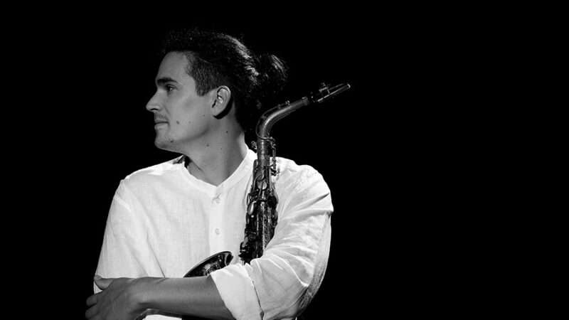 El Festival Internacional de Jazz de Peñíscola llena de música el Palau de Congressos y la plaza Santa María