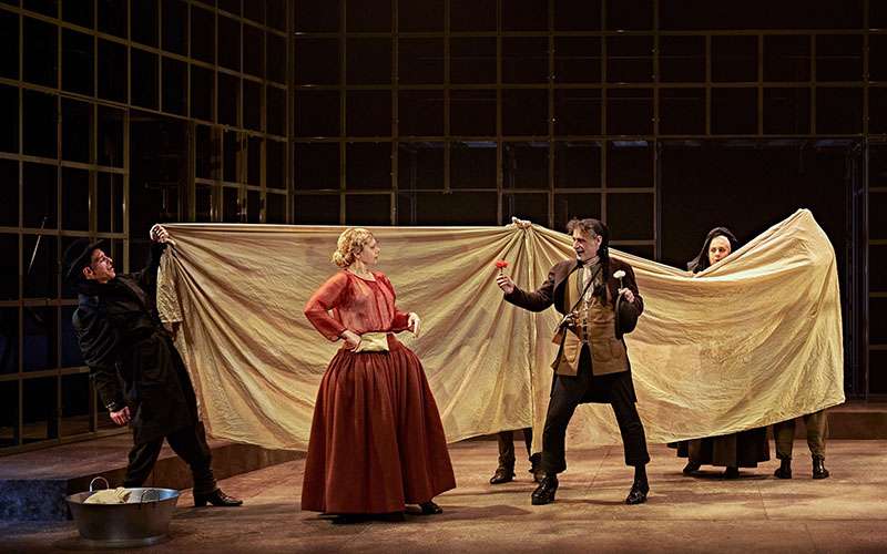 Sagunt a Escena lleva a las tablas la crítica social de Valle-Inclán y una reflexión sobre el paso del tiempo