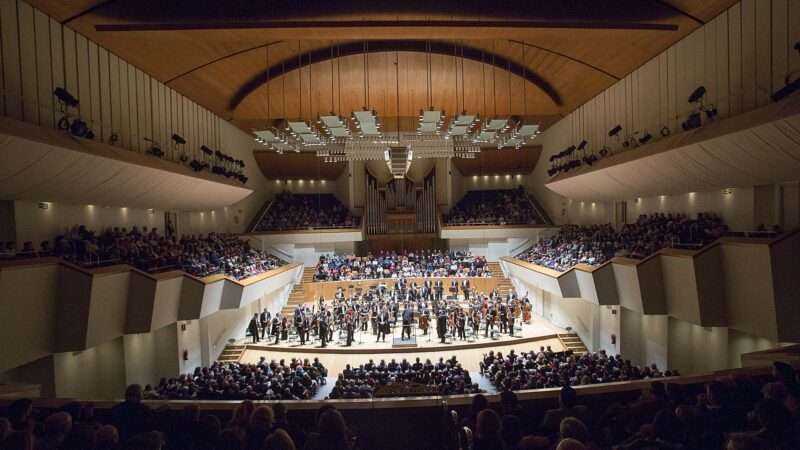 El Palau de la Música encarga una “revisión especializada” de los desprendimientos de tableros en la sala Iturbi