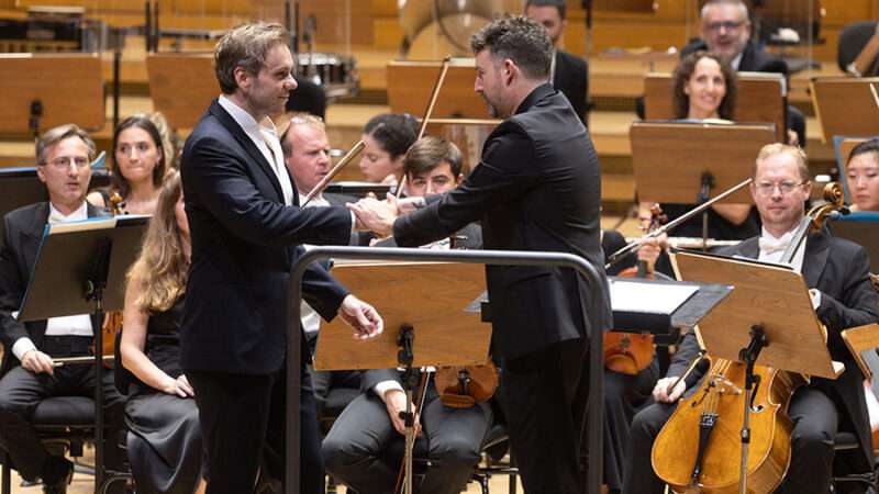 James Gaffigan se despide de la titularidad de la Orquestra de la Comunitat Valenciana en la primera actuación internacional de la formación en once años