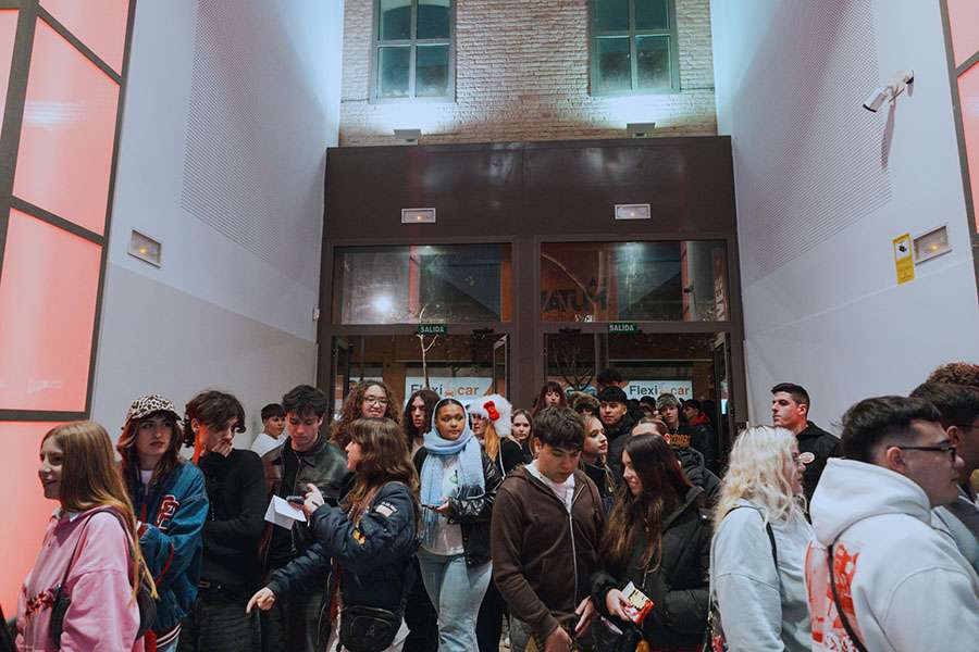 Teo Lucadamo, Azuleja y Cabiria protagonizan una noche ecléctica de conciertos en La Mutant