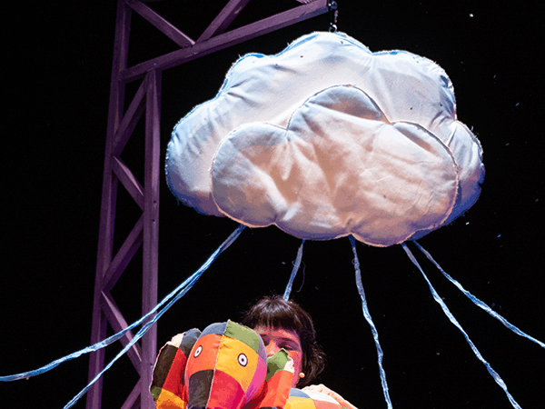 La Sala L’Horta ofrece dos funciones más de “Elmer, l’elefant multicolor”, la adaptación teatral del célebre cuento de David McKee