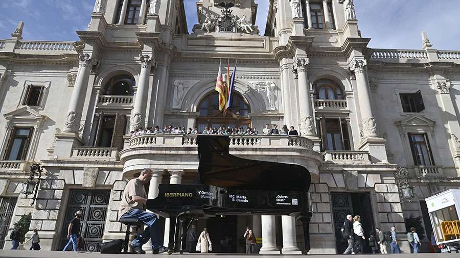 Ocho pianos de cola ocupan plazas de la ciudad para acercar la música a todos los públicos