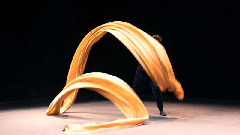 Los detectives regresan a La Mutant para seguir investigando la épica, el relato y la masculinidad de las leyendas artúricas